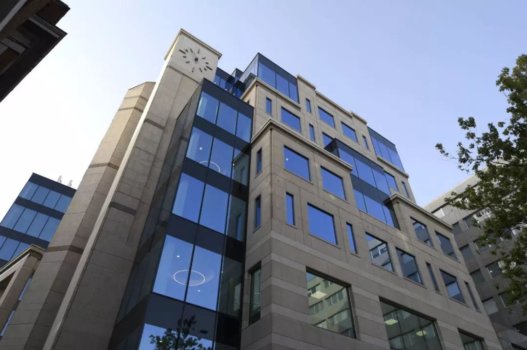 约13亿人民币）买下了位于英国伦敦金融城正中心的英格兰央行附楼 英国审慎监管局（PRA）大楼20 Moorgate 